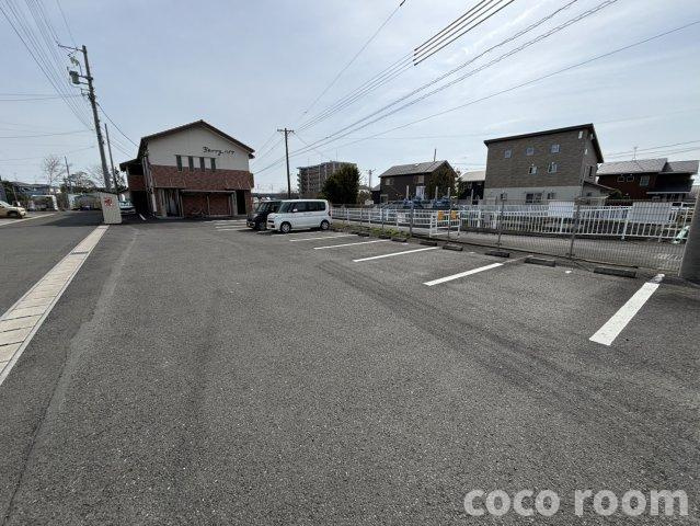 ベリーハイツの駐車場