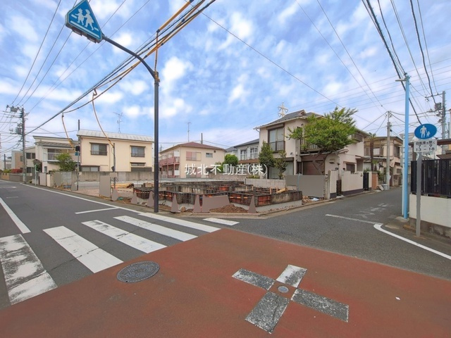 杉並区宮前1丁目 全4棟1号棟の前面道路含む現地写真