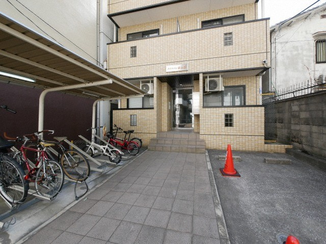 大阪市浪速区日本橋西２丁目の賃貸マンションのエントランス