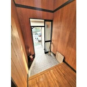 中志段味長根戸建の玄関