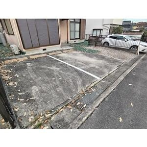 中志段味長根戸建の駐車場