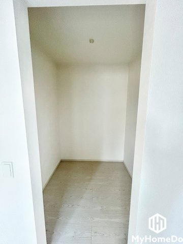 北区長喜町　2期　の収納|ウォークインクローゼットはお洋服はもちろん、スーツケースなどの大物もしっかり収納できます