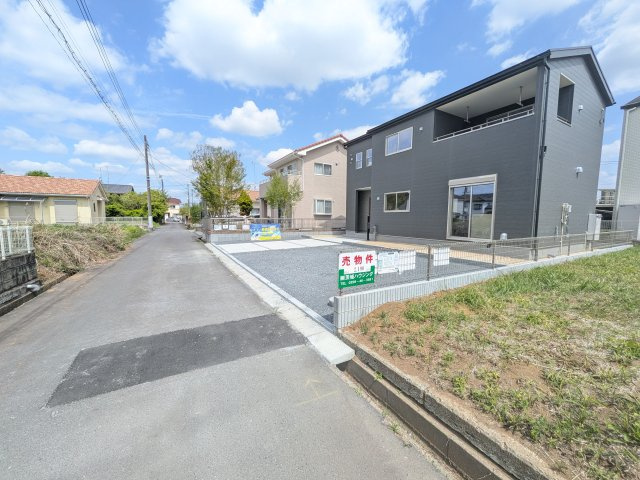 小美玉市納場　第4　新築戸建ての前面道路含む現地写真|現地案内会開催中です！ 平日のご見学も可能です。 お気軽にお問い合わせください♪ 【リアライズ不動産】 0297-86-8370まで♪