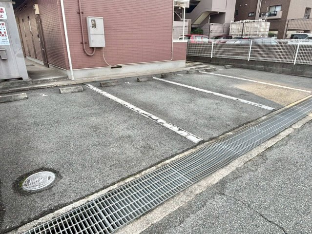 ラフィネの駐車場