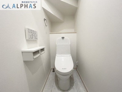 【トイレ】 | 姫路市奥山　築浅一戸建て | ■各階にトイレがあると、来客時にも気兼ねなく使うことができます♪