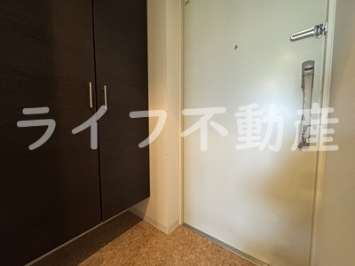 Luxe玉造Ⅱの玄関|ゆったりとした玄関です
