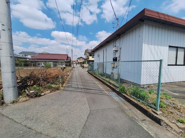 高崎市貝沢町売土地の前面道路含む現地写真