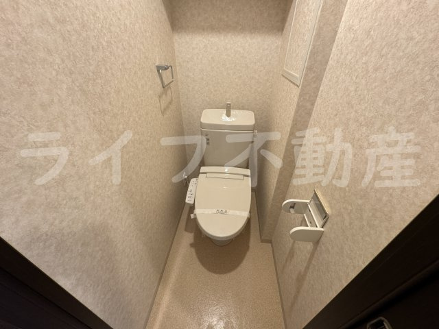 Luxe玉造IIIのトイレ|ゆったりとした空間のトイレです