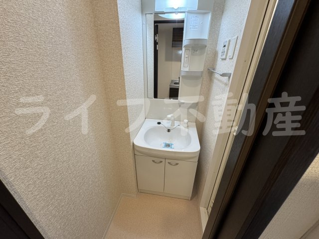 Luxe玉造IIIの独立洗面台|独立洗面台あり、毎朝おしゃれに忙しい女性の方におすすめです