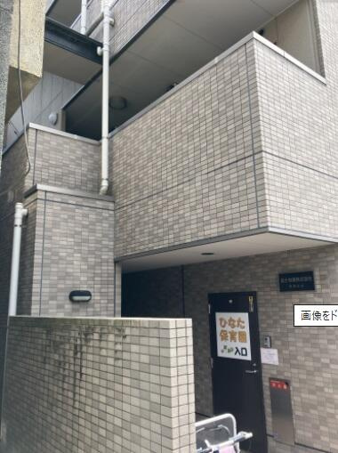 矢切ビルのエントランス