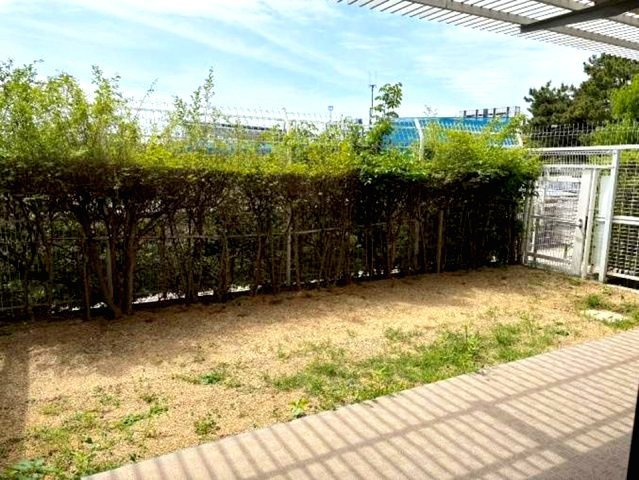 芦屋ハイタウンの庭|ペットとくらす環境が整っています。※ペット飼育規約あり。詳細はご確認ください
