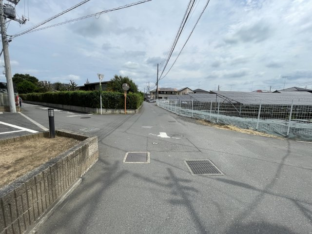 新築戸建・新築建売　佐野市犬伏下町　犬伏小学校・北中学校の前面道路含む現地写真