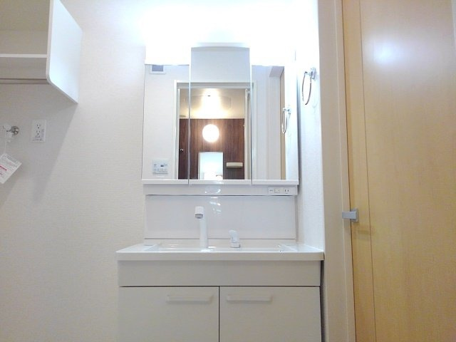 シャンブル（ｃｈａｍｂｒｅ）の洗面所|忙しい朝には欠かせない洗面所です