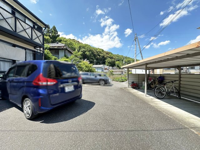 フレグランス高見の駐車場
