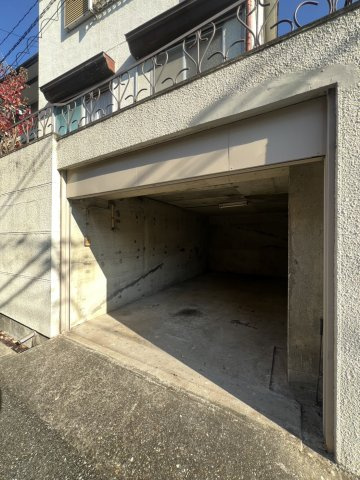東垂水3丁目貸家の駐車場