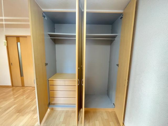 ヒムス　プルーニェの収納|クローゼット