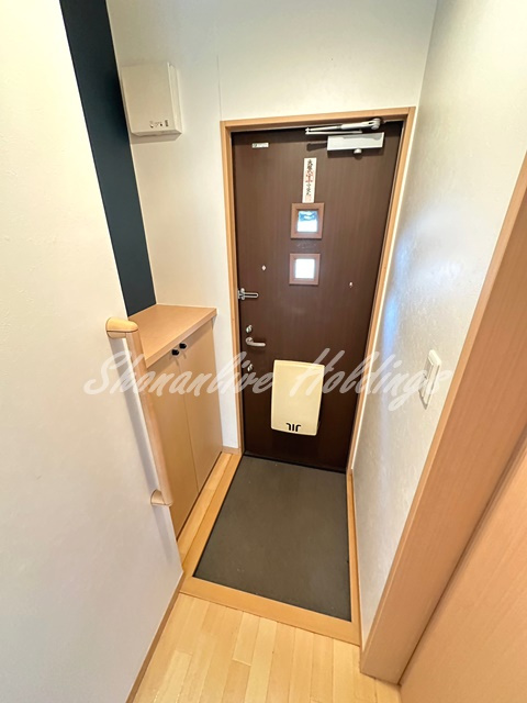 藤沢市下土棚のアパートの玄関
