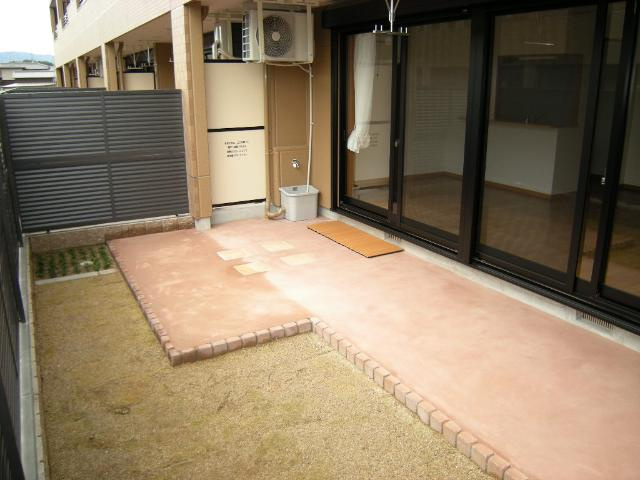 グランディール四条Ａのバルコニー|専用庭