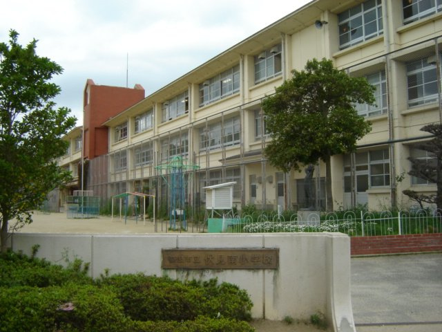 アスールの周辺|伏見南小学校まで511ｍ