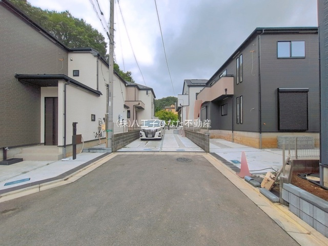 『八王子市新築戸建て』 八王子市弐分方町148-2【仲介手数料無料】　５期の前面道路含む現地写真|～仲介手数料無料☆八王子ひなた不動産～八王子市弐分方町　新築戸建て