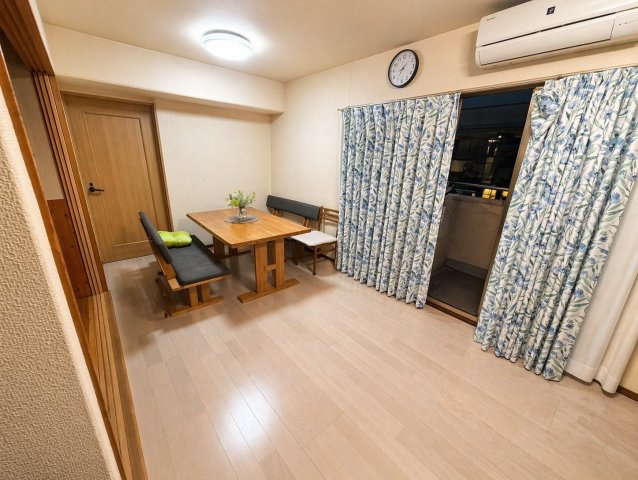 ワコーレグランシティ須磨東の居間・リビング|家具等は画像加工にて削除しております。