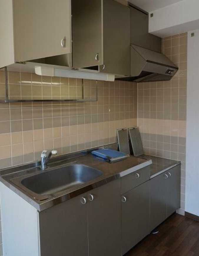 アルカディア三軒茶屋　南東角部屋　駐輪場　収納豊富のキッチン