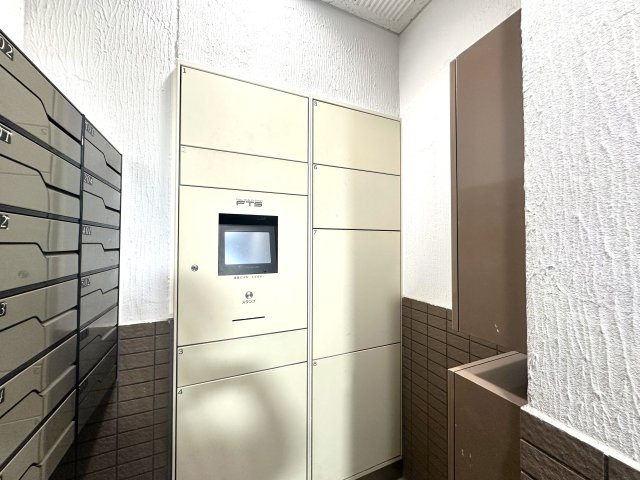 ライオンズマンション向島第2の設備|不在時でも荷物の受け取りができる宅配ボックス付きで、毎日がもっと便利に。