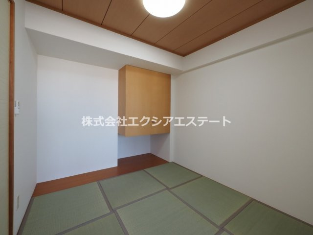 クラウンハイム西田辺の和室