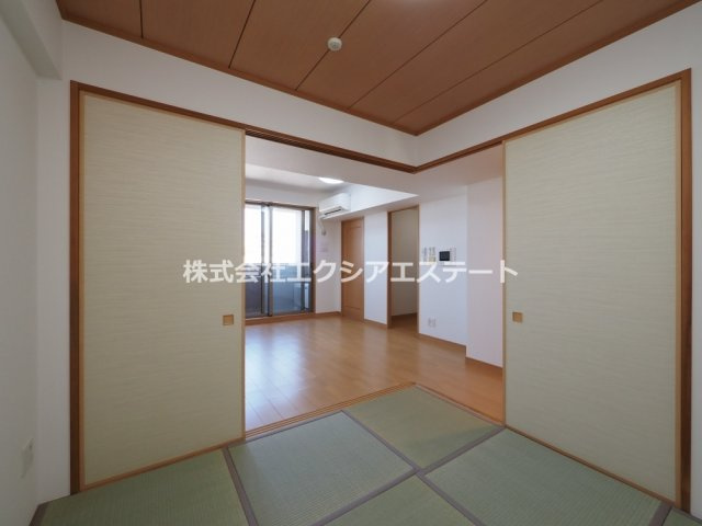 クラウンハイム西田辺の和室