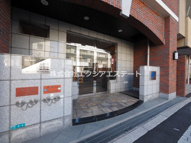クラウンハイム西田辺のエントランス