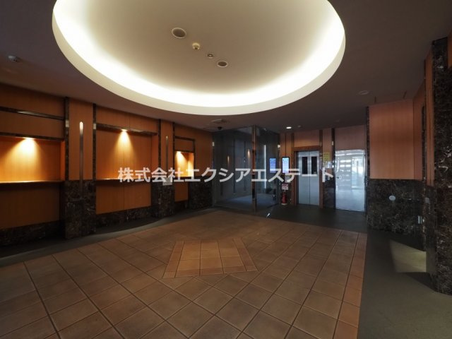 クラウンハイム西田辺のロビー
