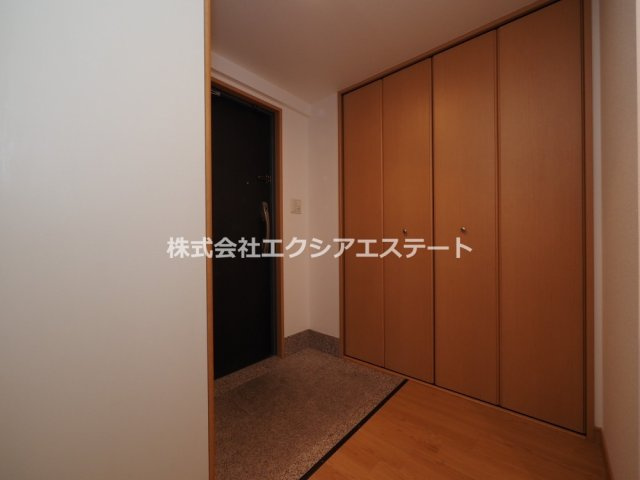 クラウンハイム西田辺の玄関