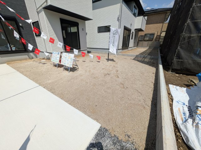 土浦市木田余　1期　新築戸建て　1号棟の庭|リビングに明るい光を届ける広々とした南庭。
お子様の遊び場やペットのスペースとしても最適です。
室内外で心地よい暮らしが叶います。