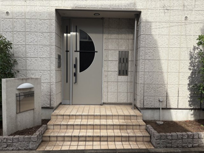 【エントランス】 | STUDIO南品川（旭化成ホームズの賃貸住宅） | １階の入口ドアはオートロックとなっています。