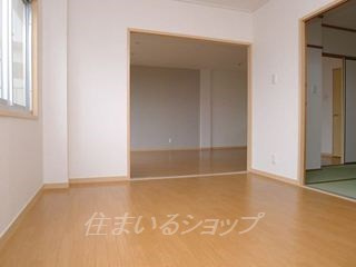 エルディム三通田の寝室