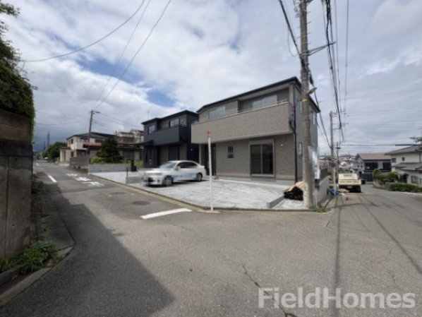 伊勢原市八幡台2丁目新築戸建て　3号棟の前面道路含む現地写真|前面道路含む現地写真です。