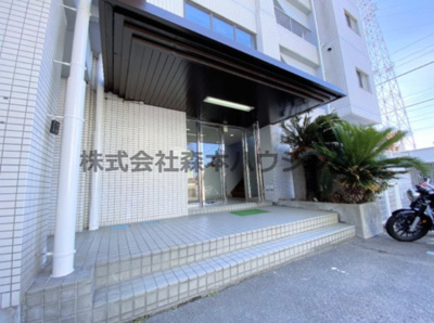 【エントランス】 | 　サニーコート | 落ち着いたエントランスです