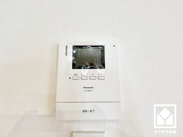 尼崎市東園田町３丁目　第29　2号棟の防犯設備|突然の来訪時にも防犯面で心強いモニター付きインターホンを設置。お留守番中のお子様も、室内からスムーズに相手の確認ができます。