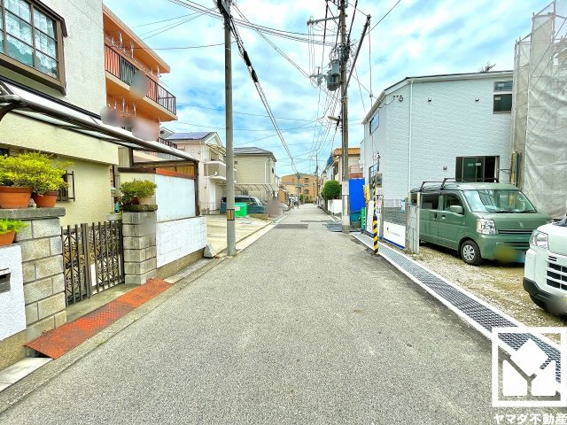 尼崎市東園田町３丁目　第29　2号棟のその他|3面鏡の洗面台がございます。シャワー水栓付きなので、忙しい朝でも身支度がしやすく時短になります。
