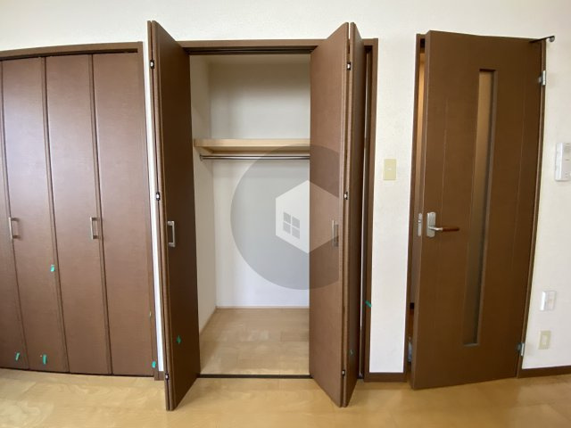 フジパレスフォンターナ1番館の収納