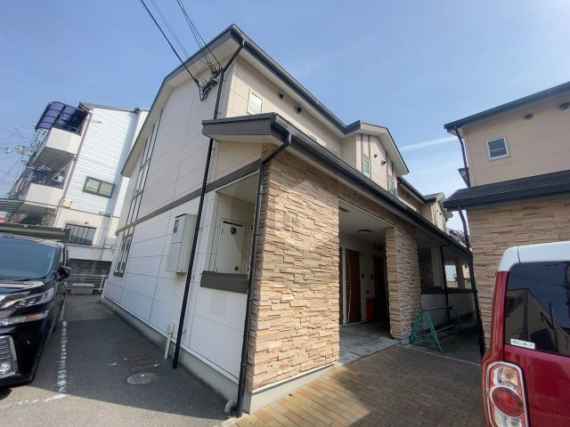フジパレスフォンターナ1番館の玄関