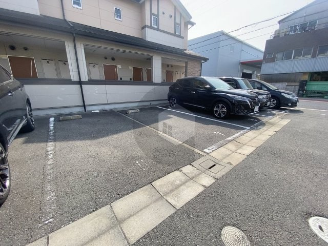 フジパレスフォンターナ1番館の駐車場
