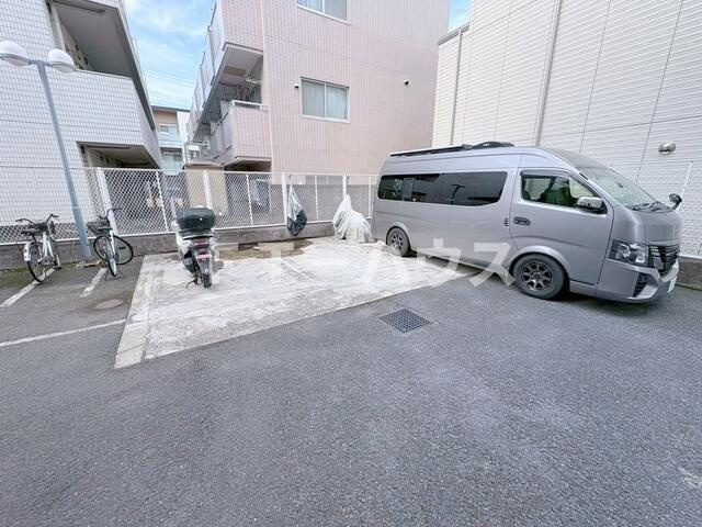 新潮通り一番館の駐車場