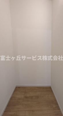 【収納】 | 浜松市中央区葵西6丁目 2期 新築一戸建て | リビングにあるウォークインクローゼットです