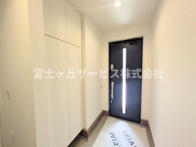 【玄関】 | 浜松市中央区天王町 新築一戸建て 4号棟 | 玄関です
