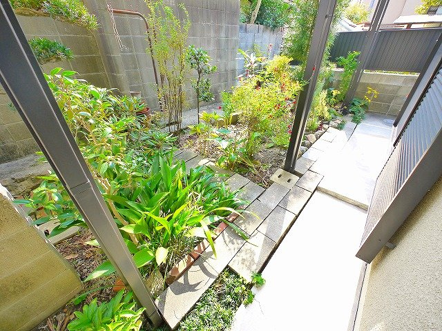 小西貸家の庭|たまにはお庭で休日を過ごしてみるのもよいかもしれません