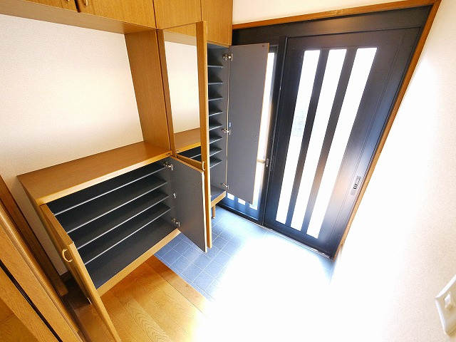 小西貸家の玄関|きれいな玄関です