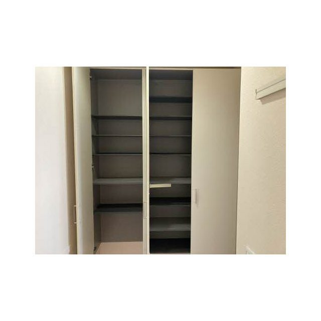 瑞穂市牛牧のアパートの収納