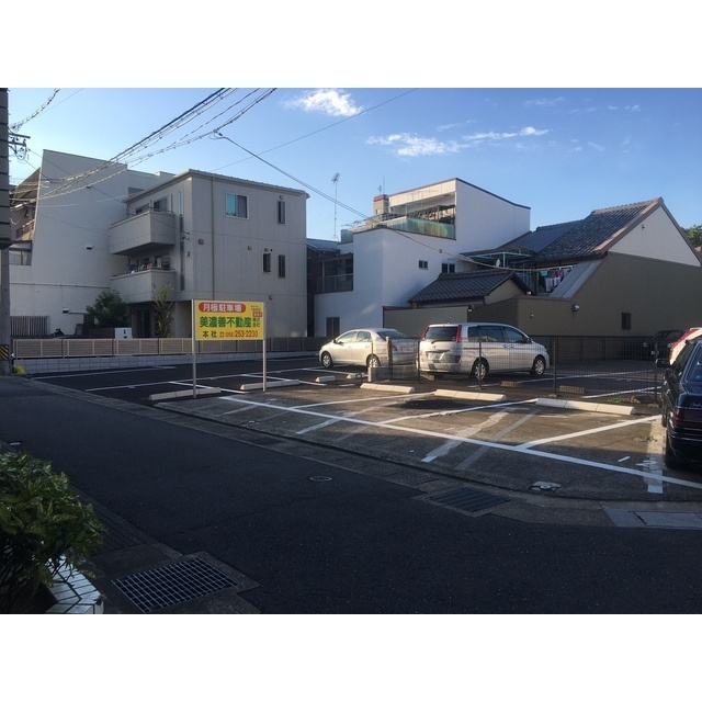 端詰町ニュース駐車場の外観