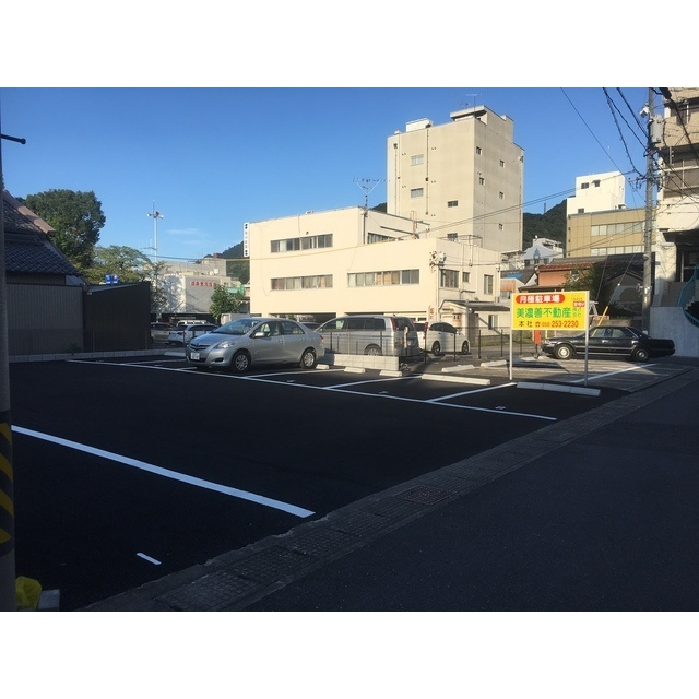 端詰町ニュース駐車場の外観